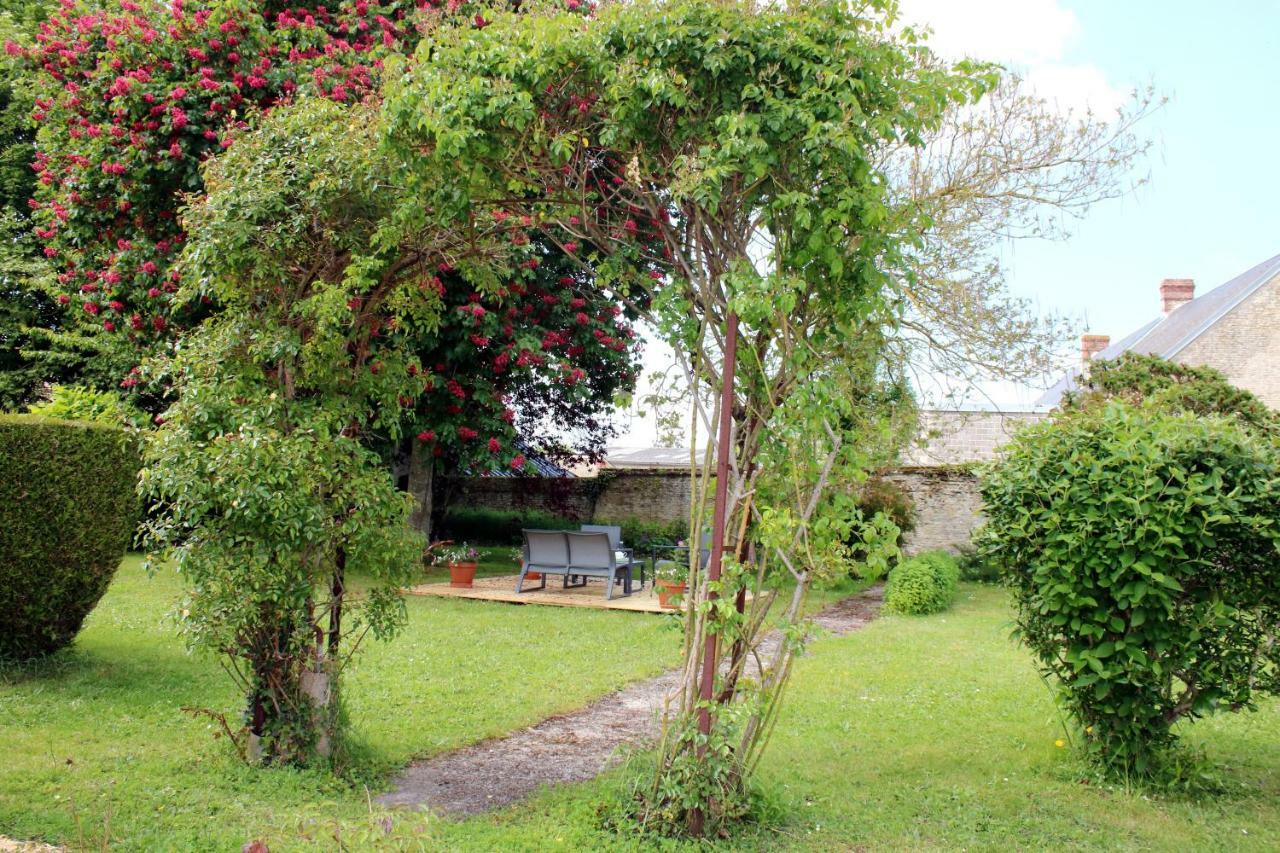 Safraniere De La Venelle Du Moulin Acomodação com café da manhã Jort Exterior foto